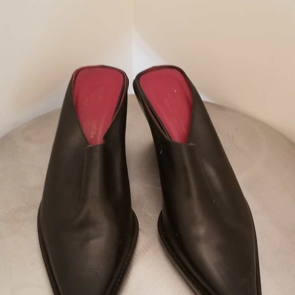 Donald J Pliner Black Mules
